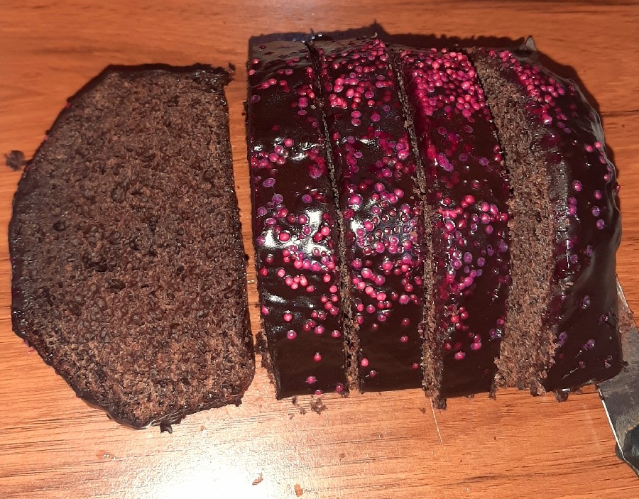 کیک شکلاتی بدون روغن با روکش پنیر شکلاتی