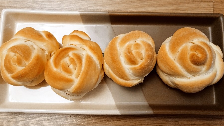عکس نان با خمیر جادویی به شکل گل رز