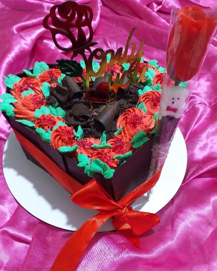 عکس کیک سفارشی ولنتاین برای دوست عزیزم 