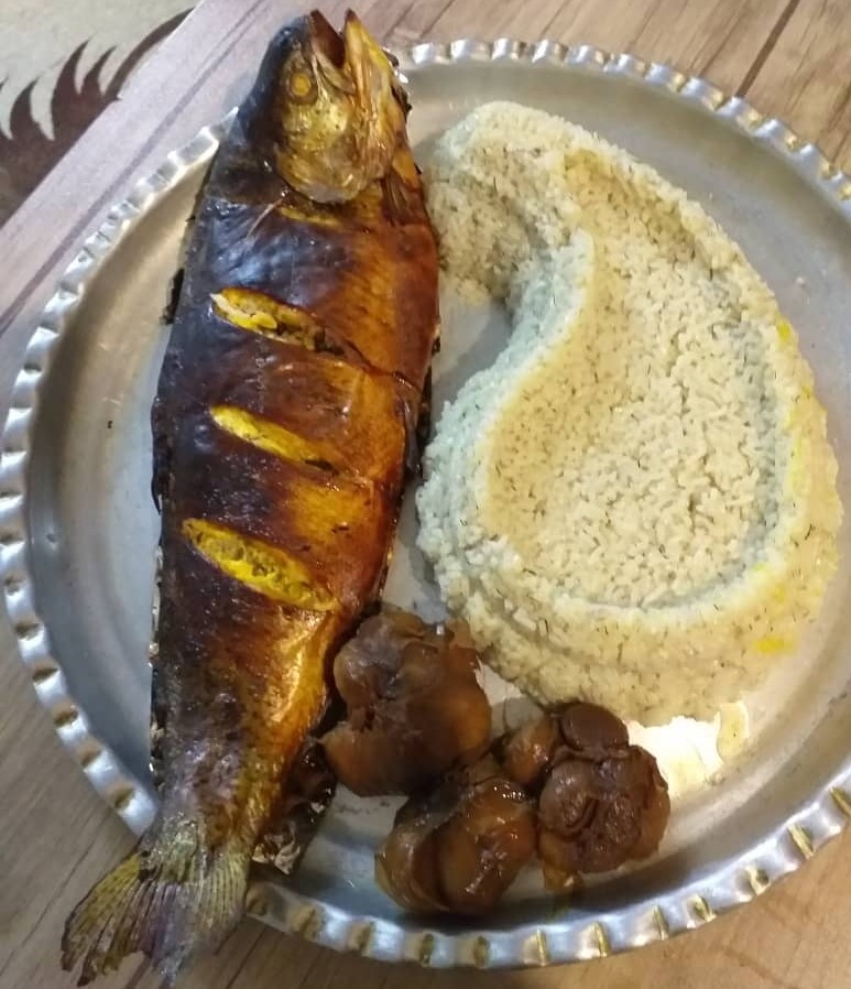 عکس برنج محلی با ماهی کبابی 