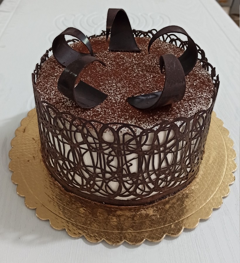 عکس کیک شیفون شکلاتی با فیلینگ موز و گردو ?