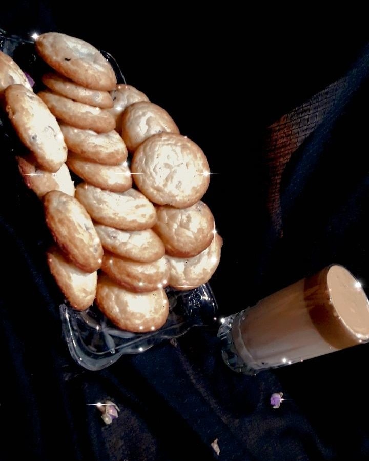 عکس قهوه دالگونا و شیرینی کشمشی 