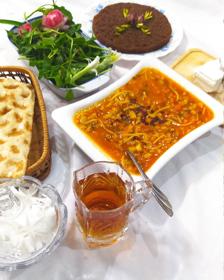 عکس چالش سفره افطاری مامان مهستی ومهیاس