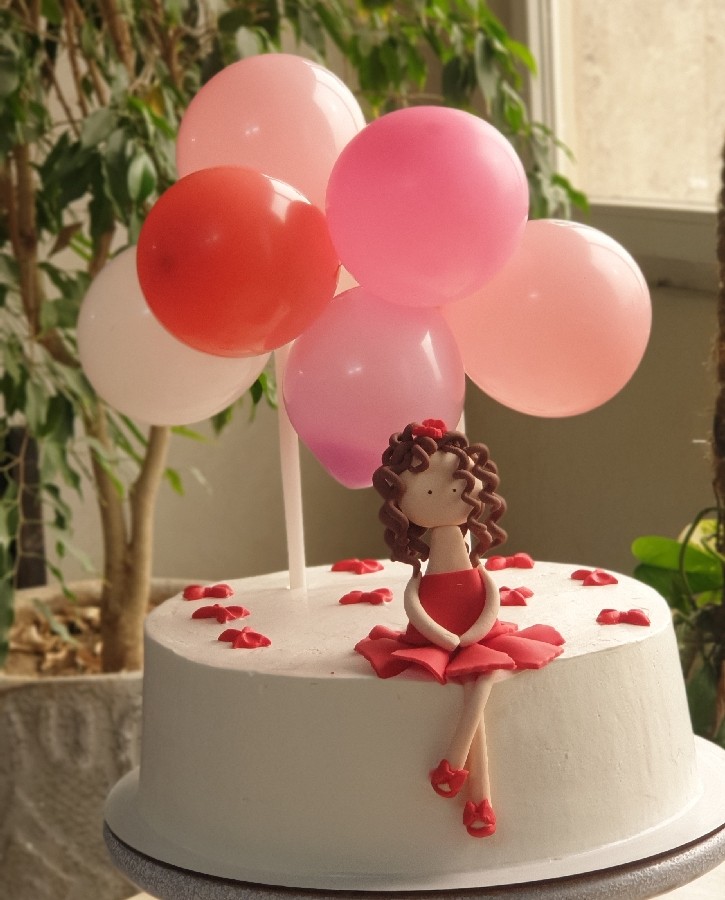 کیک دخترانه ( با تزئین تاپر و بادکنک)