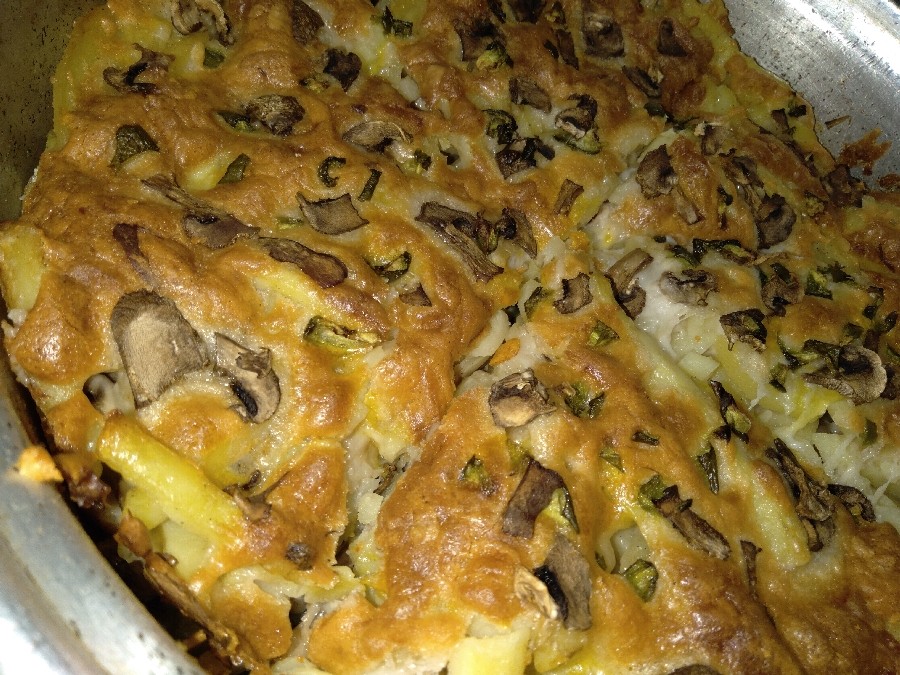 سیب زمینی با قارچ و پنیر و سوسیس