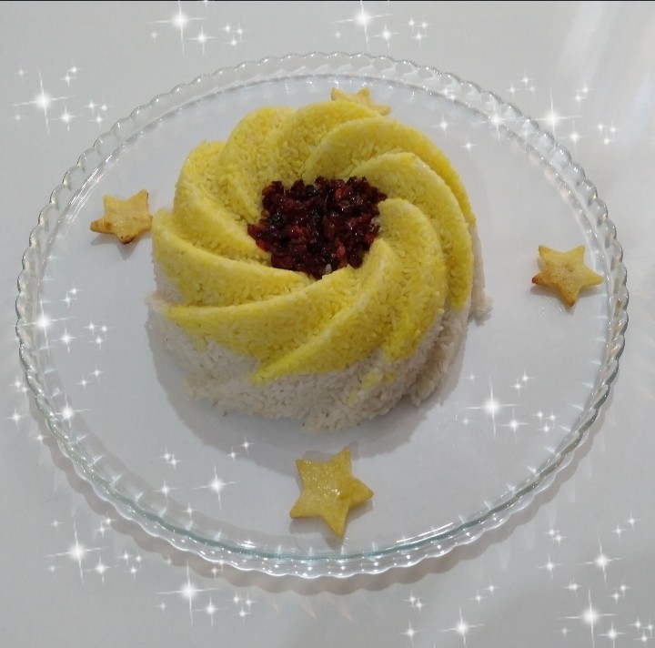 عکس برنج قالبی و مرغ شکم پر