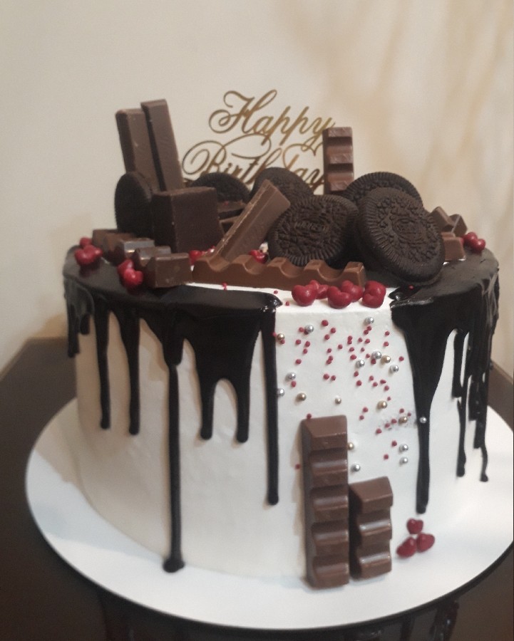 عکس کیک اسفنجی
با تزیینات شکلات و بیسکوییت