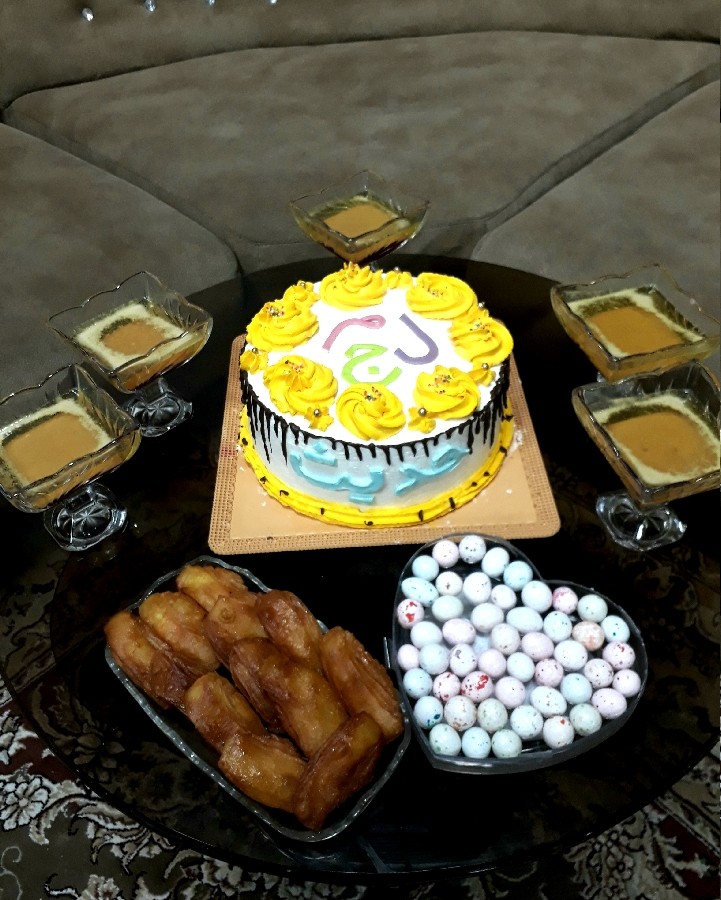 عکس کیک و ژله و باقلوای خودم پز واسه جشن اسم دختر گلم????