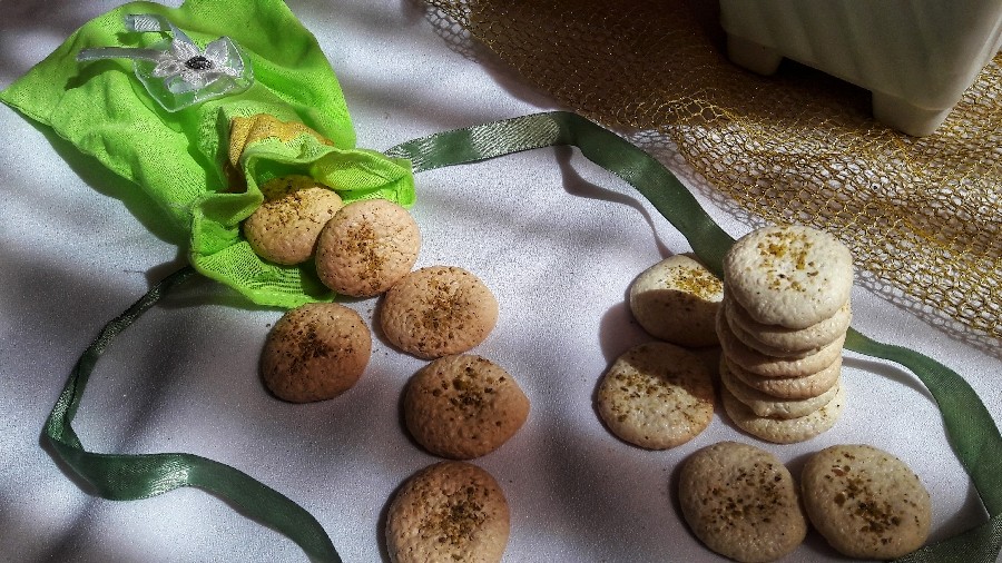 عکس شیرینی پفکی کنجدی
