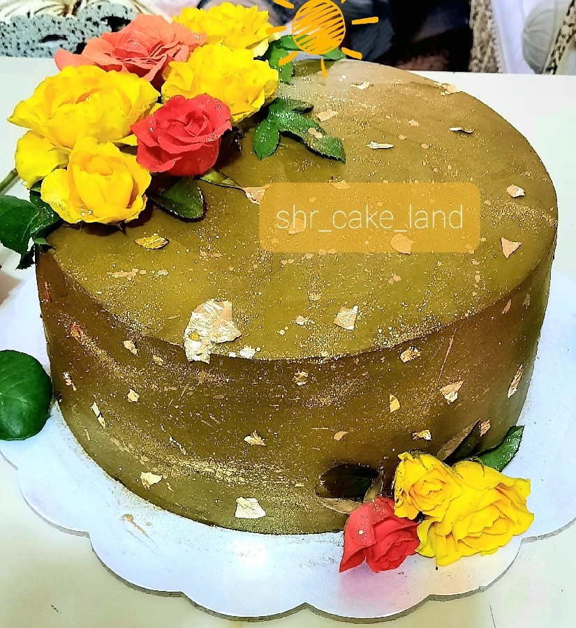 عکس کیک با دیزاین گل طبیعی