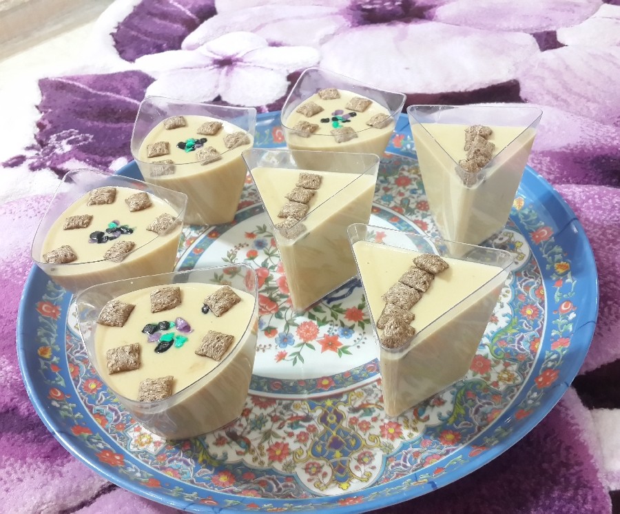 عکس فرنی نشاسته ذرت با شیره خرما
