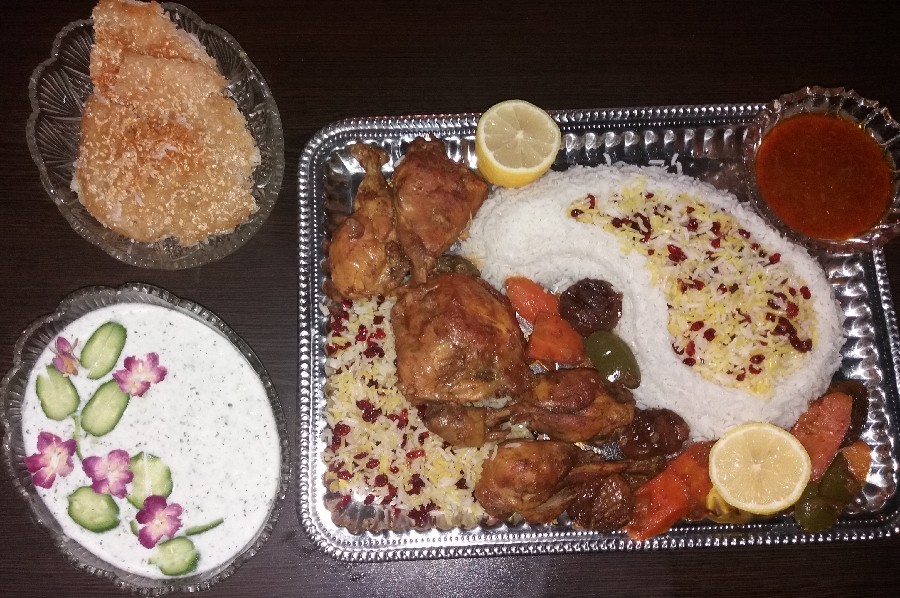 عکس زرشک پلو با مرغ با طعم رب انار