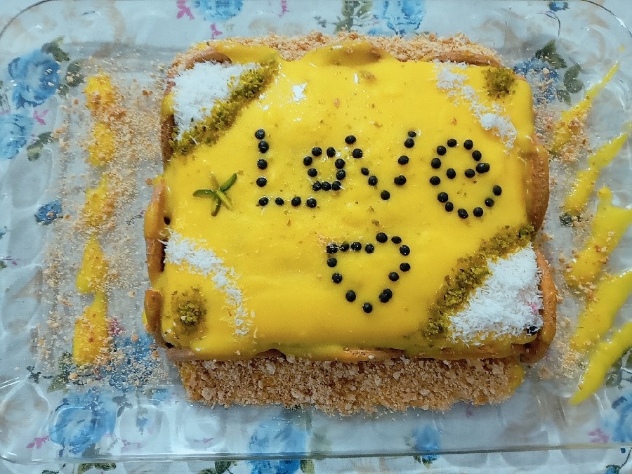 عکس کیک یخچالی زعفرانی خودمپز 