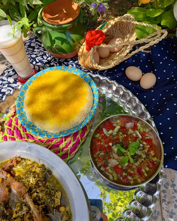 عکس خورشت سیرقلیه گیلانی