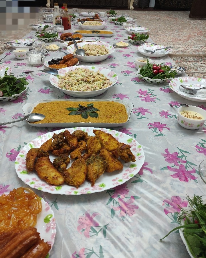 عکس سلام دوستای گلم 
نمازو روزتون قبول باشه ....
افطاری خونه مامان جانم 
 