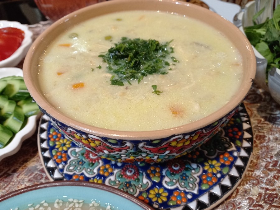 عکس میز افطاری ساده ما با سوپ شیر و قارچ 