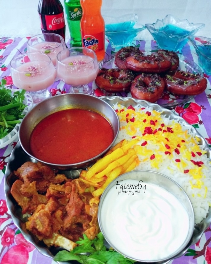 عکس سفرهٔ افطاری شب دوازدهم ماه مبارک رمضان 