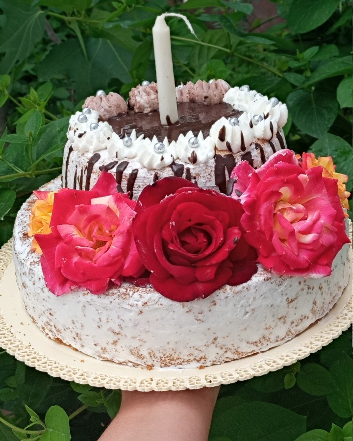 عکس کیک عریان دوطبقه برای تولد مامانم 1400