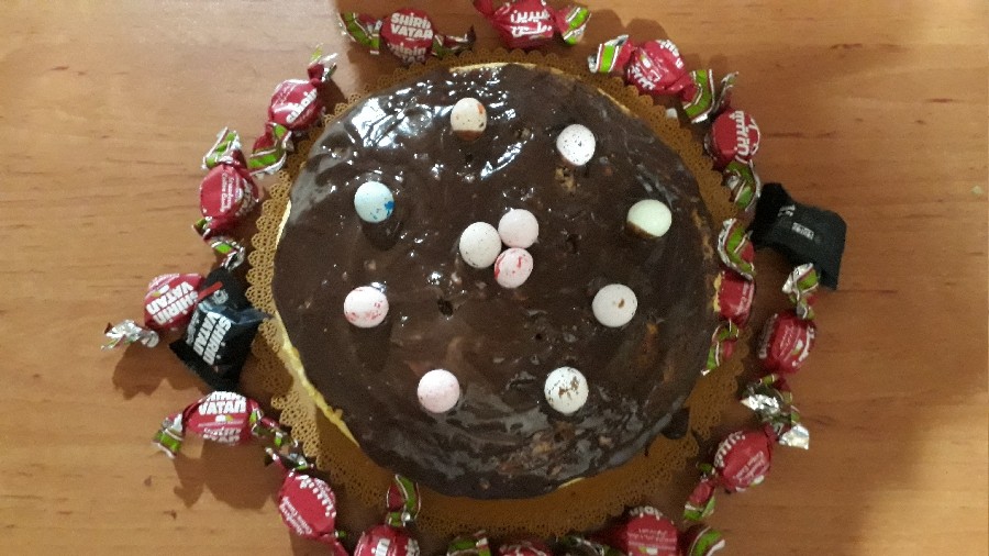 عکس دوکیک کاکائویی و کیک آردذرت باروکش شکلات و خامه?