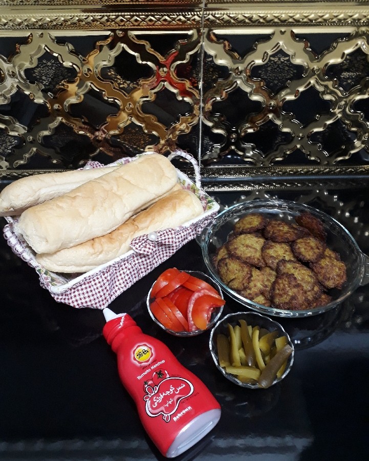 عکس شام دیشب کتلت با مخلفات...