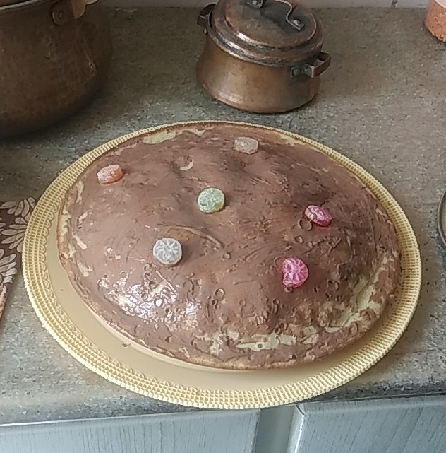 عکس کیک اسفنجی با روکش شکلات ?