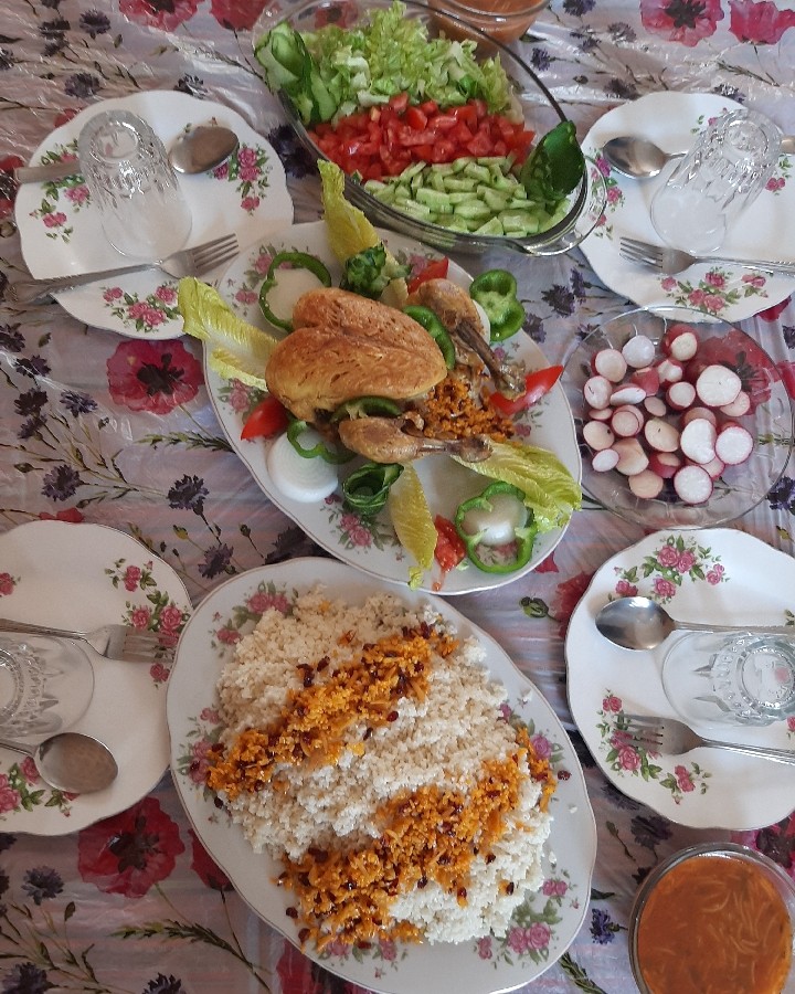 عکس ناهار امروز ما مرغ شکم پر به درخواست بچه ها