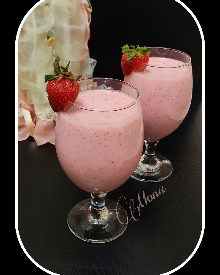 اسموتی توت فرنگی