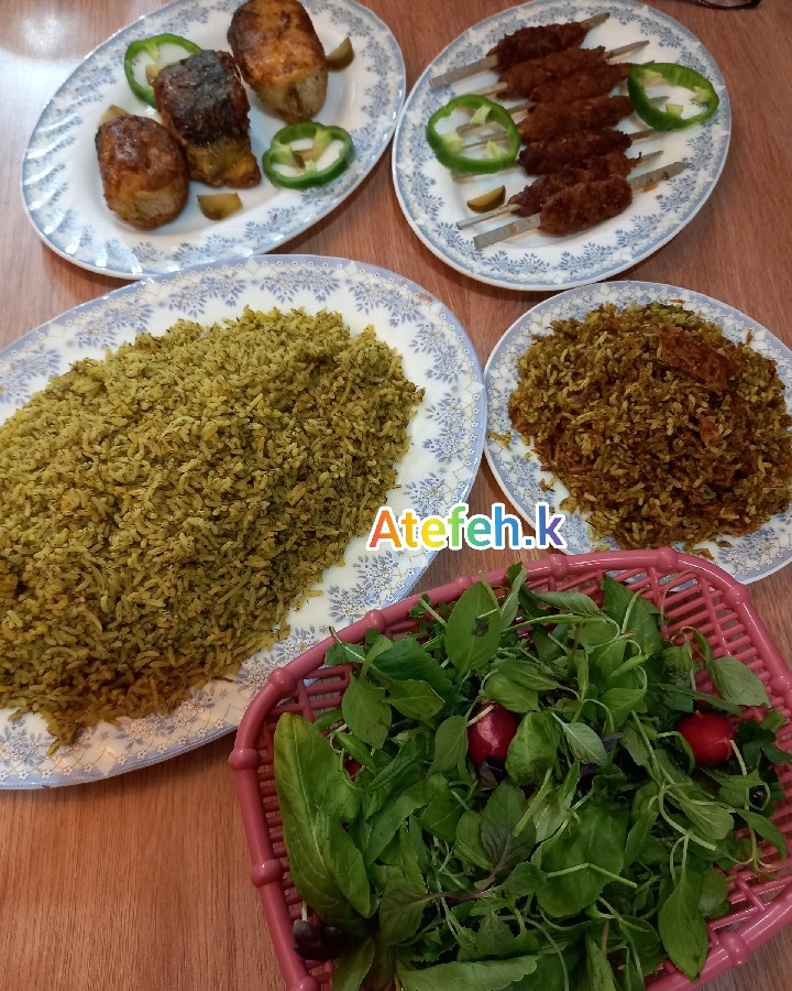 عکس باقالی پلو با ماهی سرخ شده و کباب تابه ای