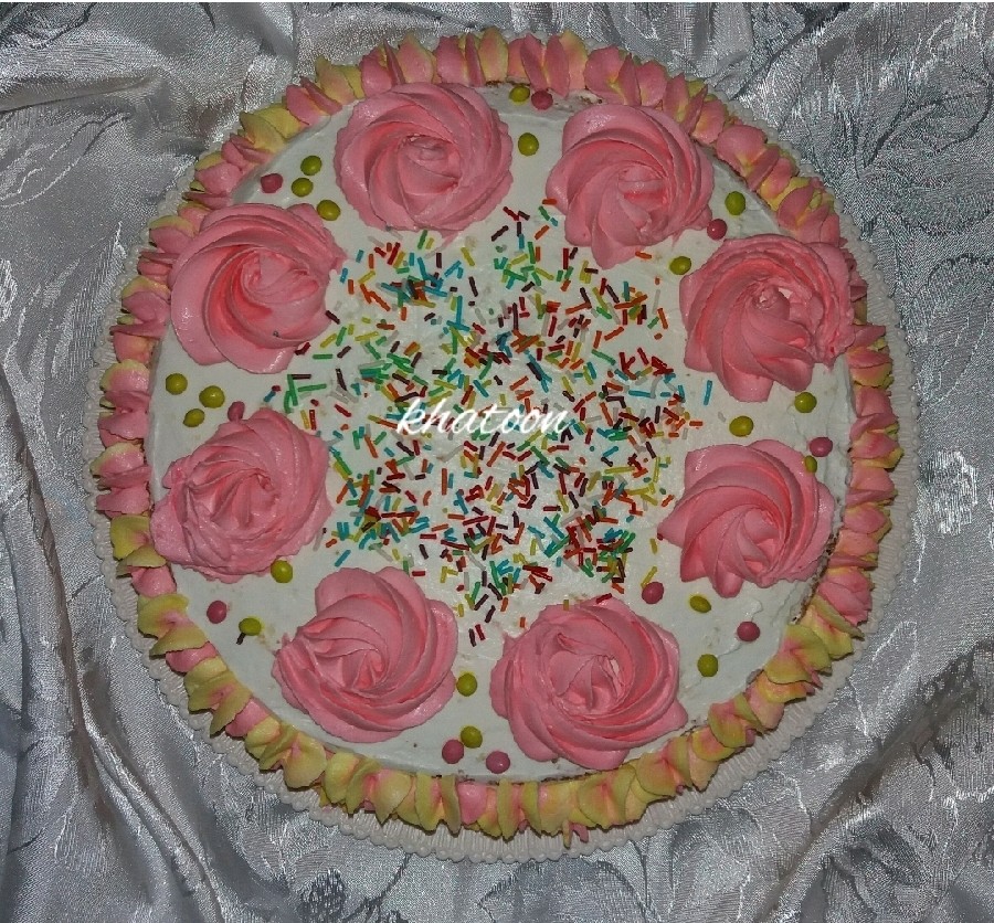 چند نمونه کیک #خامه_کشی شده
( ورق بزنید )