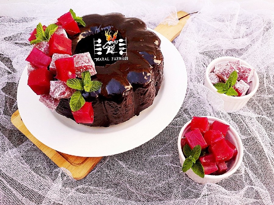 عکس کیک شکلاتی کره ای با تزیین راحت الحلقوم