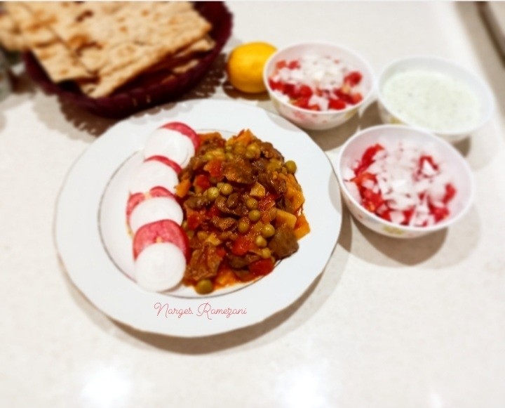 عکس خوراک نخود فرنگی ،به همراه ماست وکدو وسالاد شیرازی
