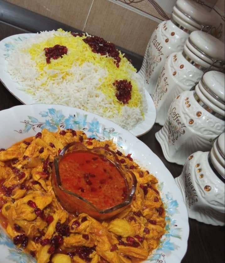 عکس زرشک پلو با مرغ ریش ریش مخلوط مجلسی و خوشمزه 