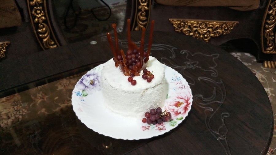 عکس مینی کیک خامه ای بادکور کاسه آبنباتی