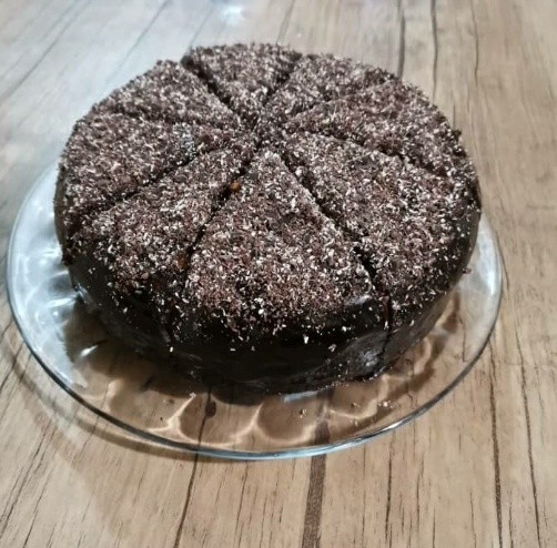 کیک اسفنجی با روکش شکلات