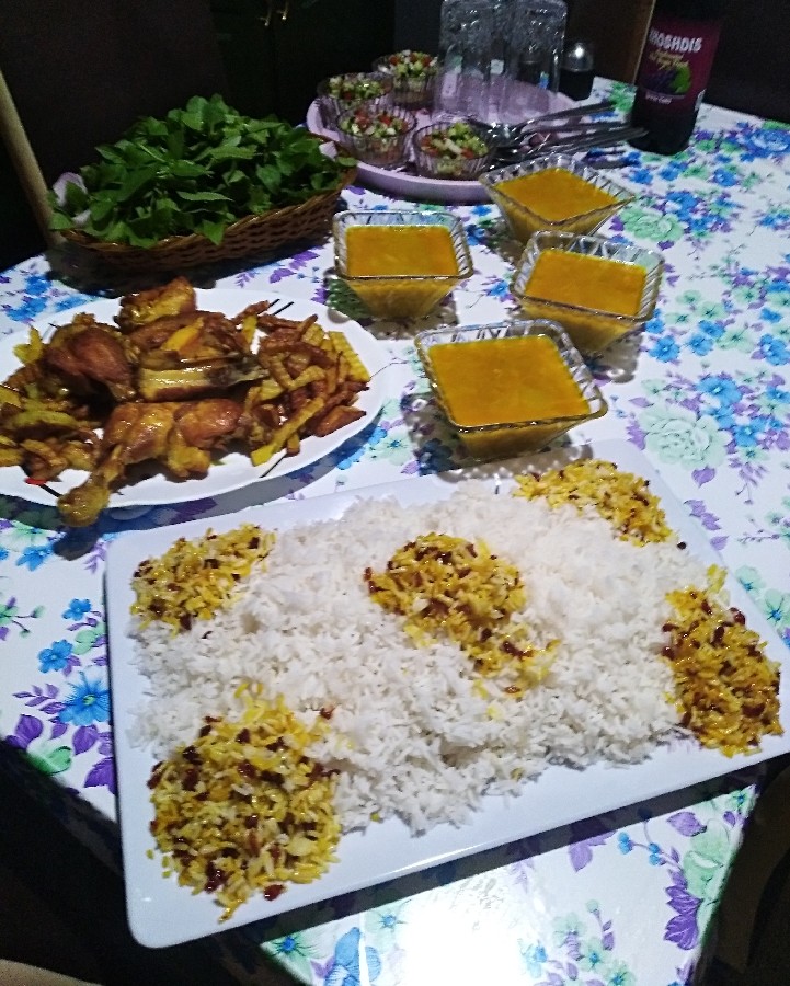 عکس زرشک پلو مرغ سوخاری