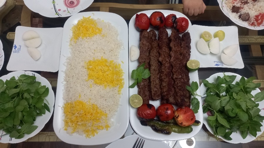 عکس کباب و برنج زعفرونی