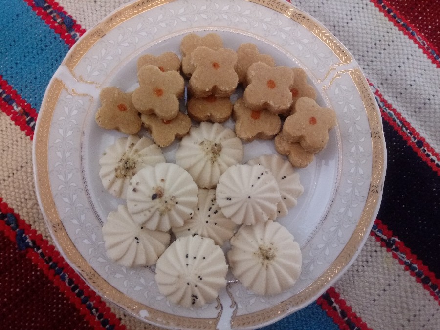 عکس شیرینی نخودی و برنجی
