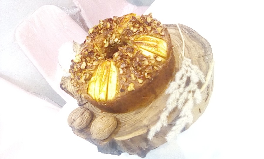 کیک سیب با سس کارامل