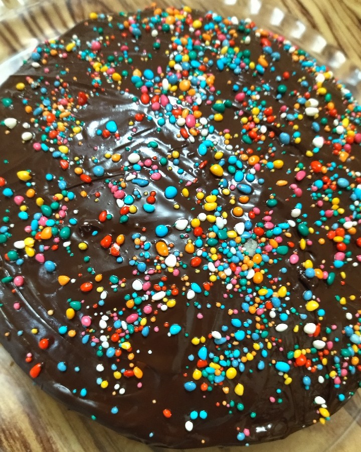 کیک زبرا با تزئین کاکائو