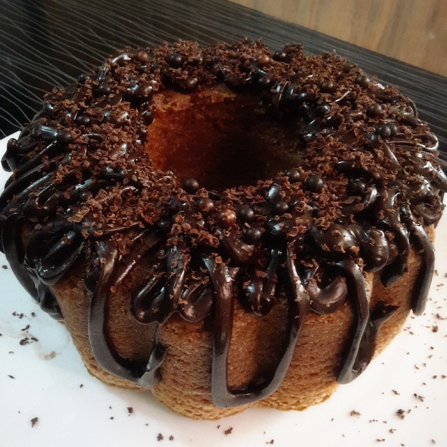 عکس کیک موکا با گاناش فراوان و شکلات