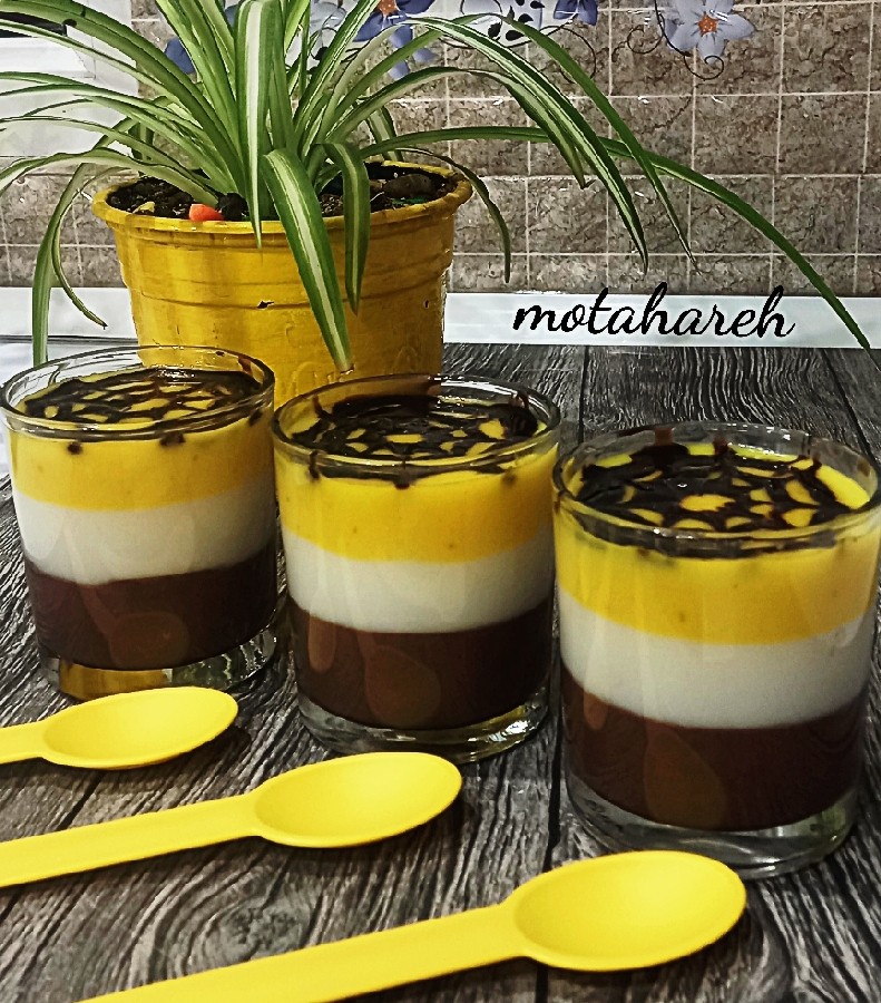 فرنی سه رنگ