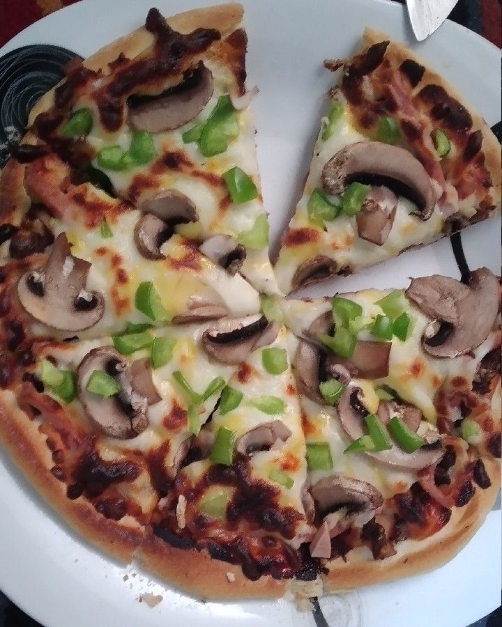 عکس پیتزا ناهار امروز جاتون خالی?