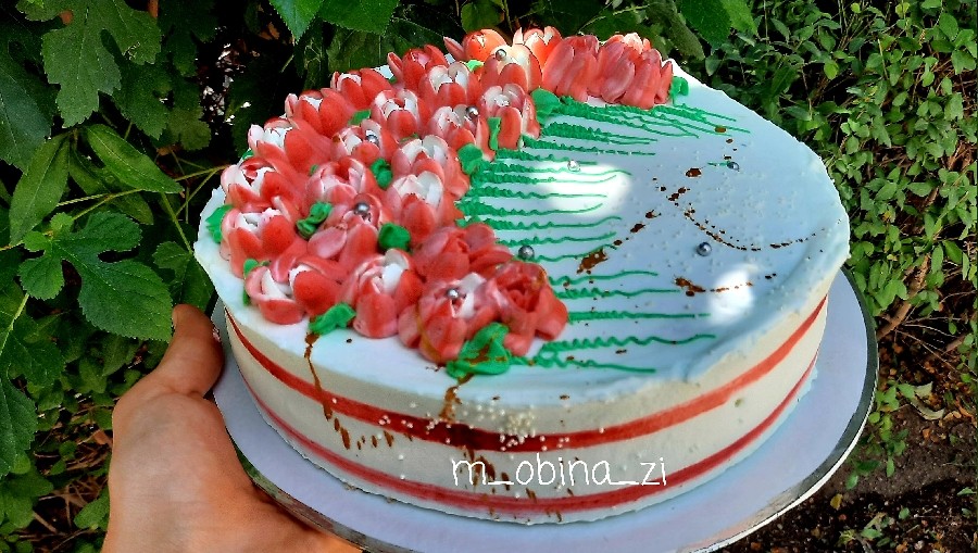 عکس Creamy cake decorated with flower