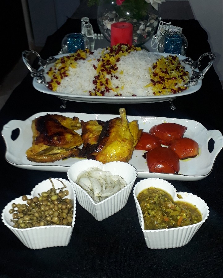عکس مرغ زرد چوبه ای
