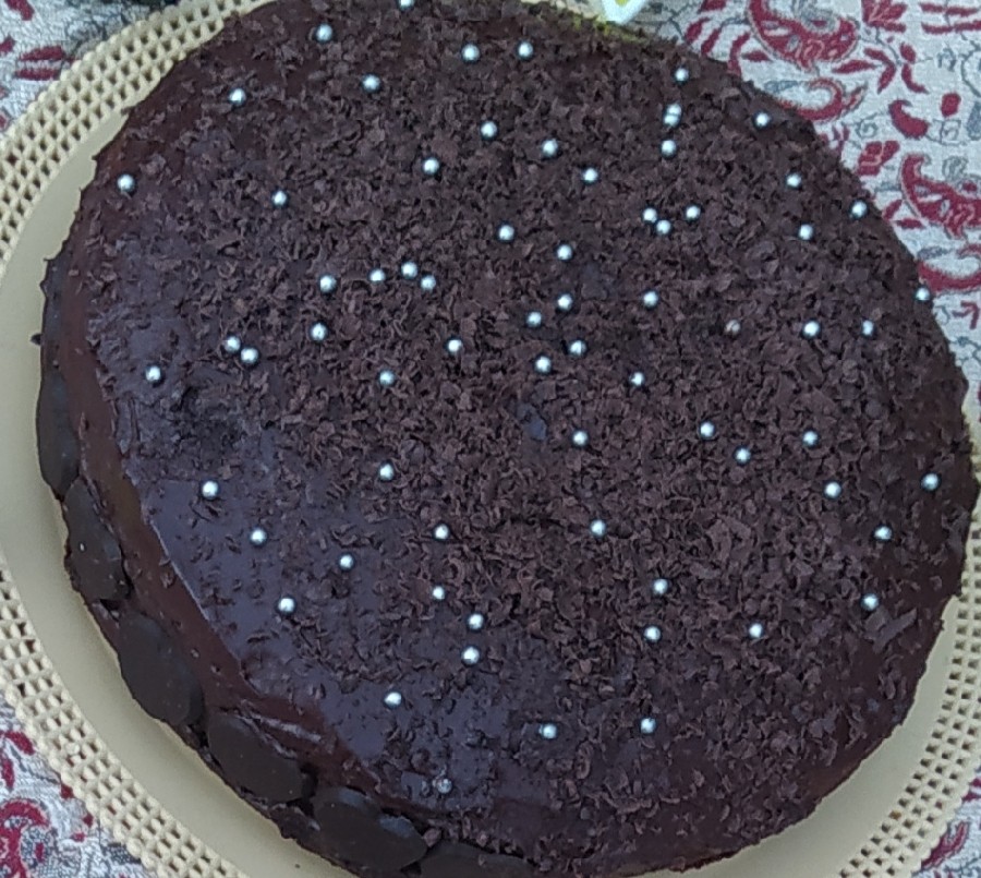 عکس کیک شکلاتی با فیلینگ