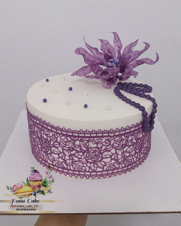 کیک خامه ای با گیپور خوراکی و گل ویفرپیپر