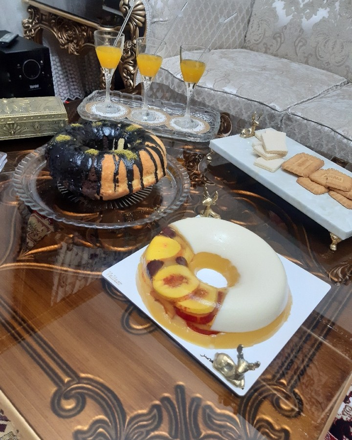 کیک ساده وخیس با ژله ویترینی بانو پز.