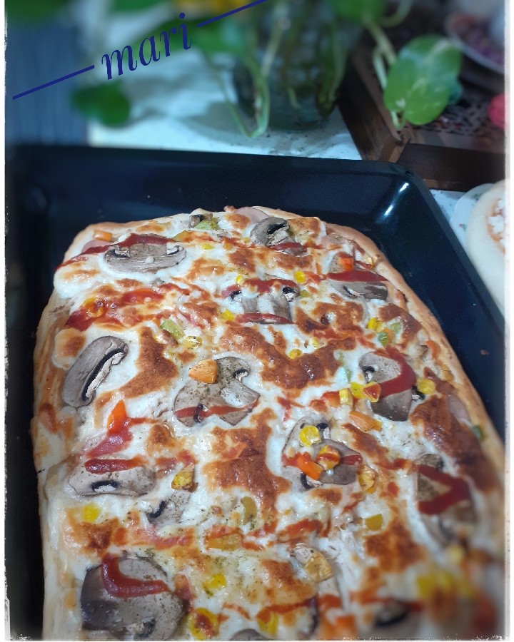 عکس پیتزا مخلوط با خمیر خانگی فوق العاده سبک