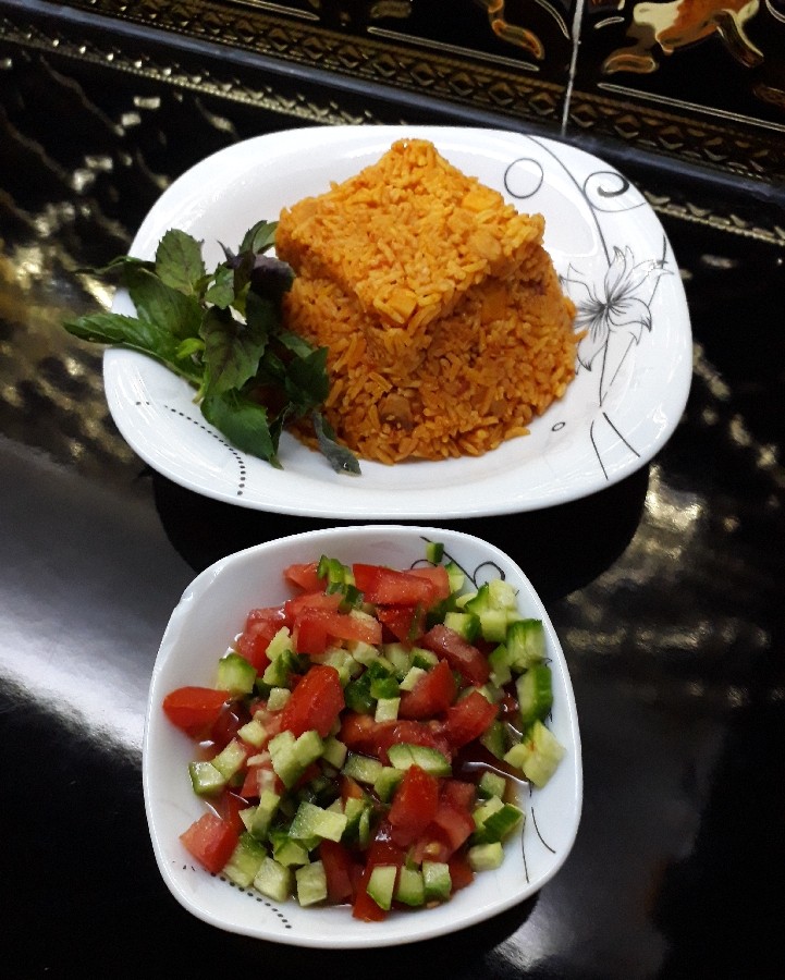 عکس شام امشب دمی گوجه با سالاد شیرازی، تقدیم شما