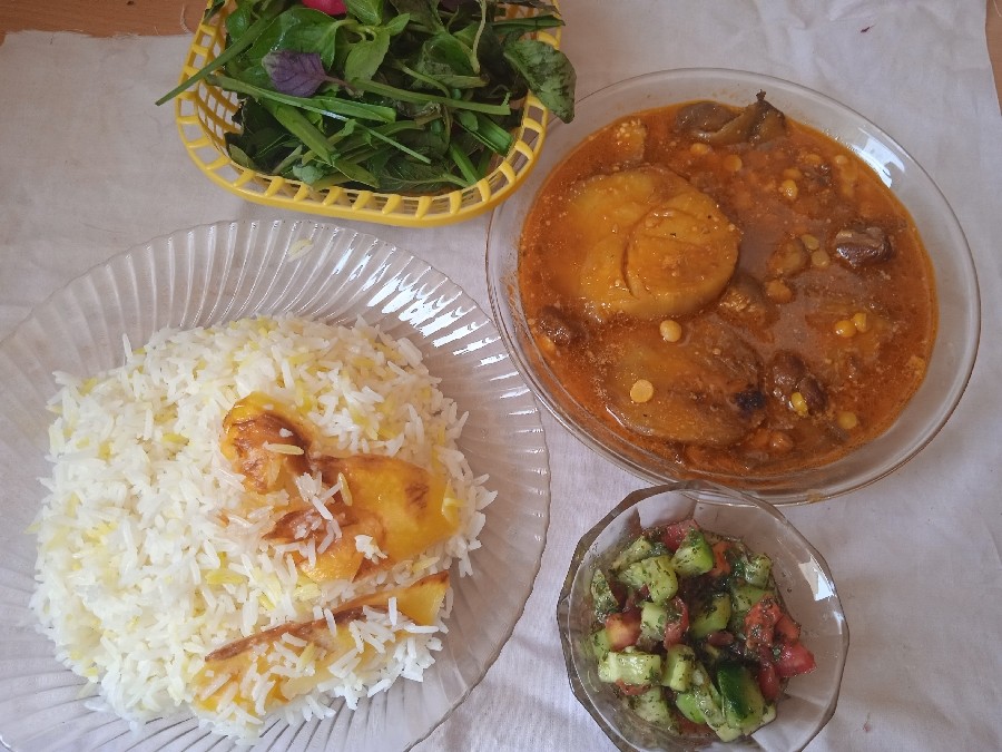 عکس خورشت قیمه بادمجان و سالاد شیرازی و سبزی